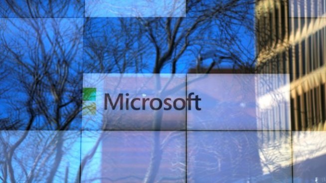 Продажбите на Surface поеха надолу, което потопи акциите на Microsoft