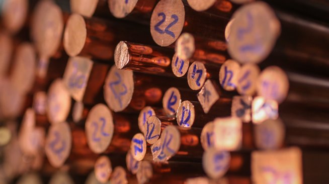 Необичайно високите запаси на мед в Китай засилват тревогите относно търсенето