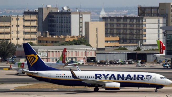 Стачките и скъпият керосин накараха Ryanair да понижи финансовите си цели