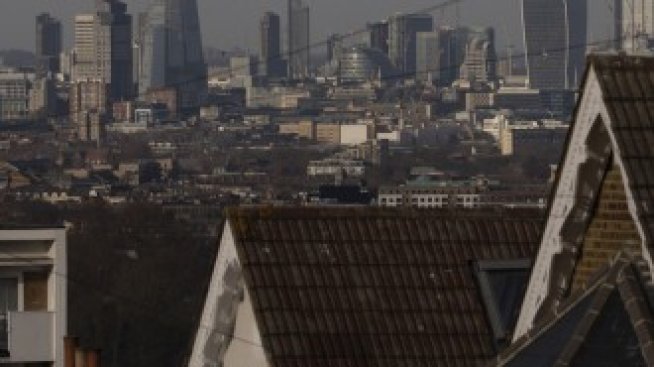 Жилищата във Великобритания поскъпват по-бавно, недостигът на домове расте