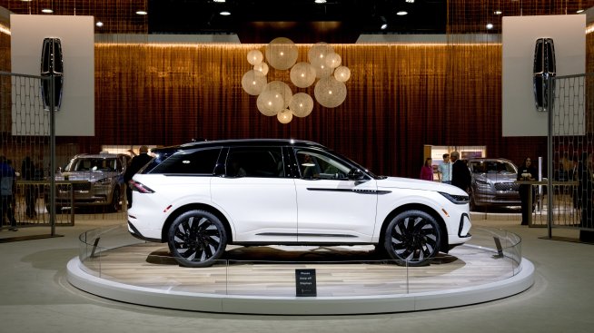 Анализатор: Ford, GM и Stellantis трябва да напуснат пазара на Китай