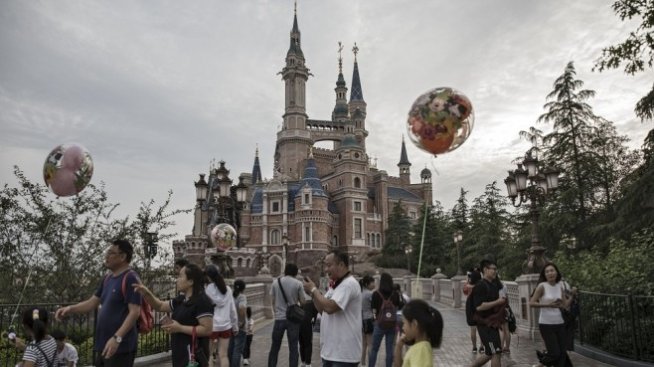 Коронавирусът принуди Disney да затвори тематичния си парк в Шанхай 