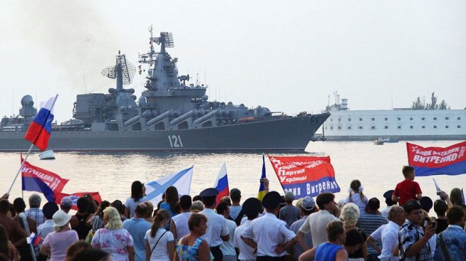 Русия започва да разполага кораби, които да защитават Кримския мост