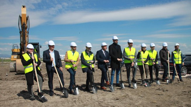 Schneider Electric инвестира 107 млн. лв. във втори завод в България