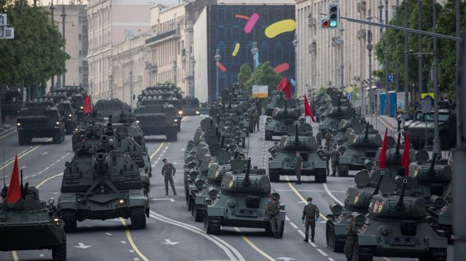 Русия се изключва от света, за да отпразнува Деня на победата