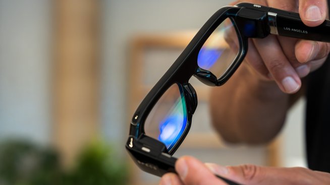 Snap се опитва да привлече потребителите с умни очила за 2195 долара
