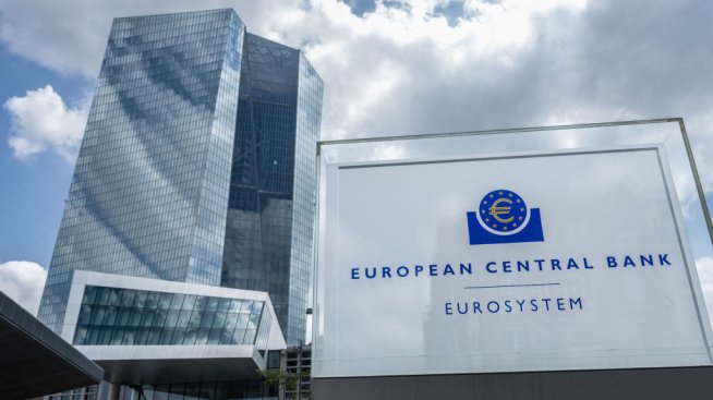 Риск от рецесия, а не внезапна инфлация виси над решенията на ЕЦБ