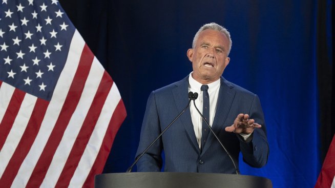 Робърт Ф. Кенеди-младши прекрати президентската си кампания и подкрепи Тръмп