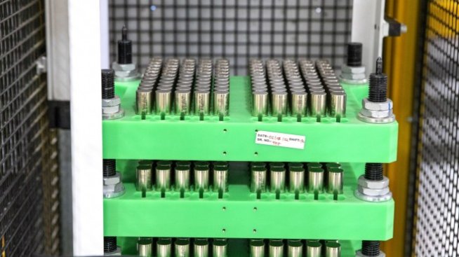 Фокусът на Илон Мъск върху желязото отразява опита за диверсификация при батериите