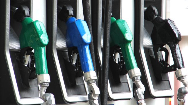 Сръбската НИС продава бензиностанциите „Газпром“ в България