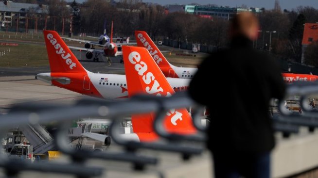 EasyJet продължава да продава самолети и след това да ги наема