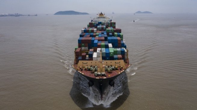 Китай увеличава покупките на стоки от САЩ, но остава далеч от договорената цел