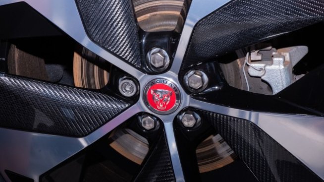 Собственикът на Jaguar продължава да трупа загуба през третото тримесечие