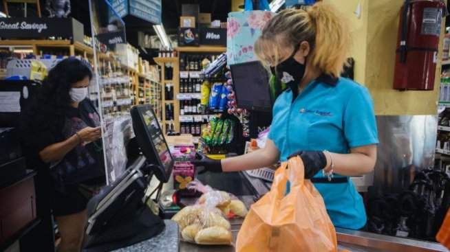 Продажбите на дребно във Великобритания паднаха до най-ниско ниво от юни