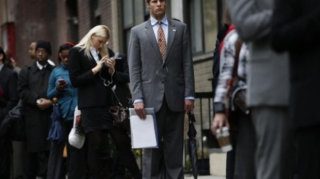 Молбите за помощи за безработни в САЩ се оттласнаха от 5-годишното дъно