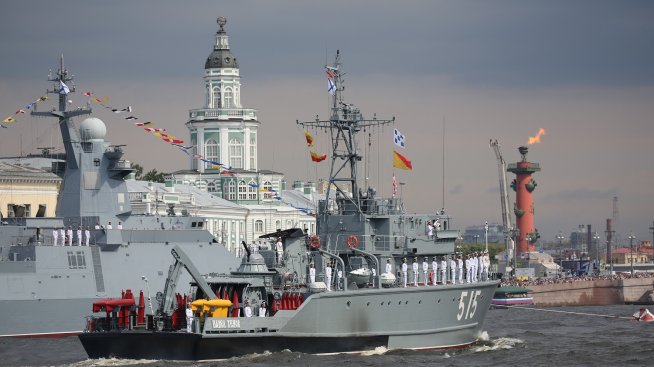 Русия отмени парада за деня на Военноморския флот, показа първия си воден дрон