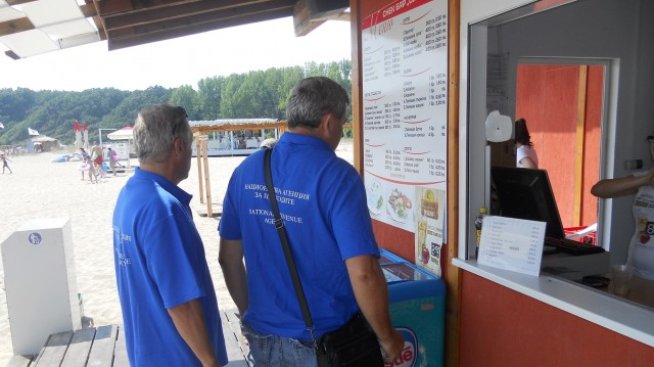 НАП издаде 67 акта при 610 проверки по Южното Черноморие през юли