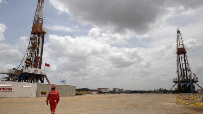 Сривът на цените на петрола увеличава натиска върху Саудистка Арабия