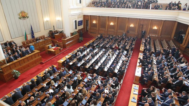 Какво може да обедини разединените политически партии?