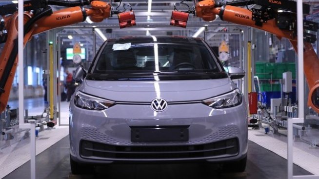 Volkswagen ограничава производството във Волфсбург заради липсата на чипове