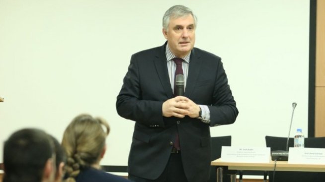 Калфин: Българското вето за Скопие обслужва евроскептиците