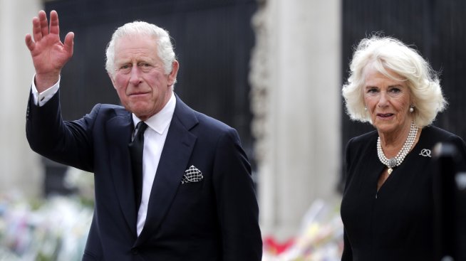 Чарлз обеща да служи на народа, изрази любов към покойната си майка и семейството си