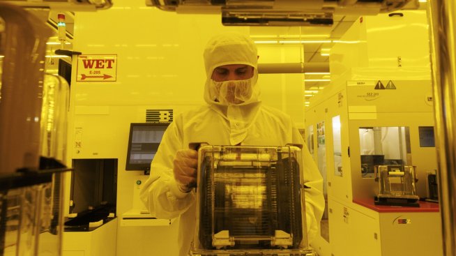 Масовото изграждане на мегафабрики в САЩ вещае недостиг на персонал