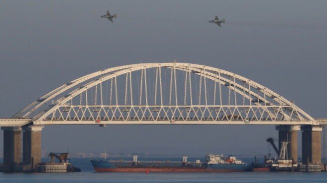 Украйна обвини Русия, че е  открила огън по нейни кораби 