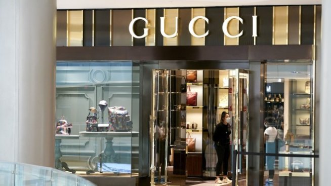 Gucci и Louis Vuitton отново работят, но най-добрите им клиенти ги няма