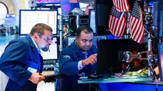 Wall Street започва сесията със спад в очакване на решението на Фед*