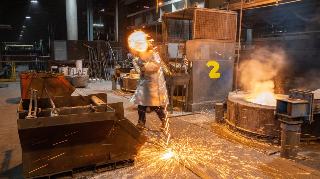 Бизнес активността във Франция отслабва на фона на предстоящите избори