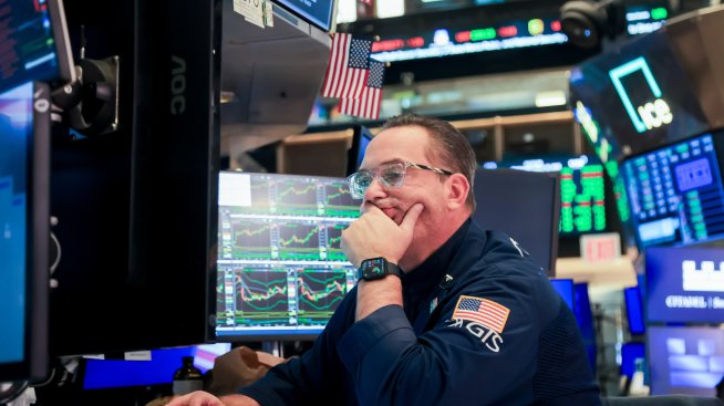 И трите основни индекса отвъд Океана се оцветиха в червено за месеца и тримесечието