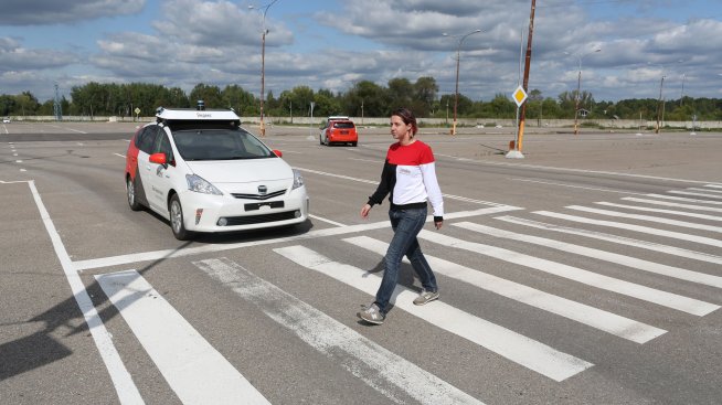Автомобилните системи за разпознаване на пешеходци не са ефективни в тъмното