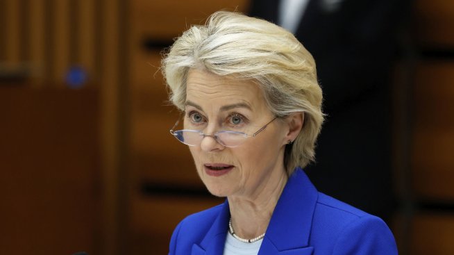 Задава ли се търговска сделка в неделя? Фон дер Лайен заминава за Шотландия за среща с Тръмп