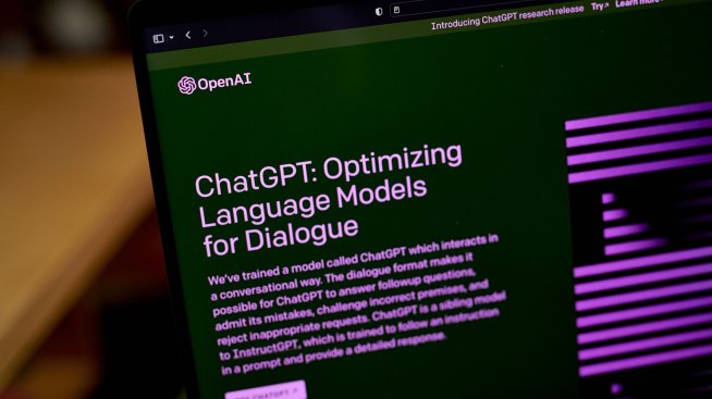 Трафикът в ChatGPT спада за трети пореден месец