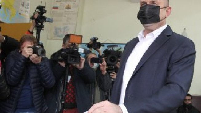 Радев: Намерете 15 минути днес, за да не губим пет години в бъдеще*