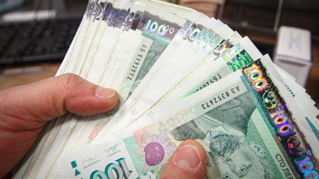 Минималната заплата да стане 780 лв. от 1 януари 2023 г., предлага кабинетът