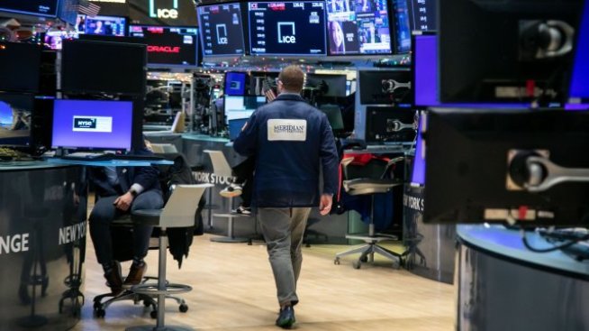 Индексите на Wall street започват на червено в първия ден от седмицата