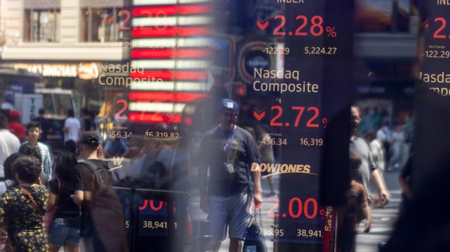 Индексите на Wall Street започват първия ден от седмицата на червено*