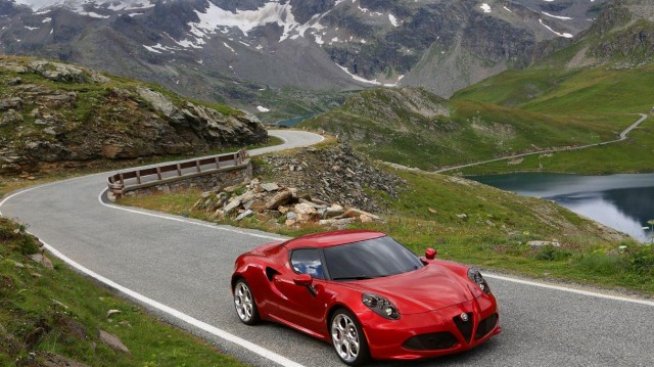 Alfa Romeo 4C се доказа на "Нюрбургринг"