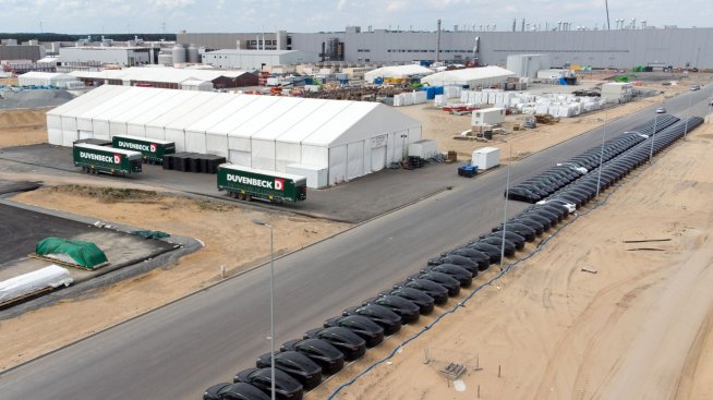 Tesla иска да изпомпва самостоятелно вода за своята фабрика в Грюнхайде