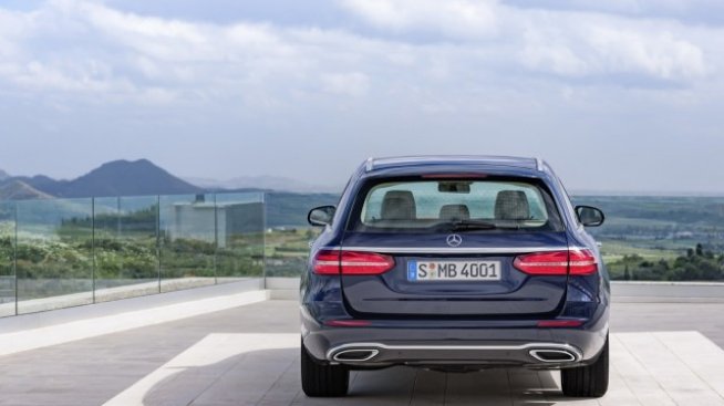 Премиера за комбито Mercedes-Benz E-Class 