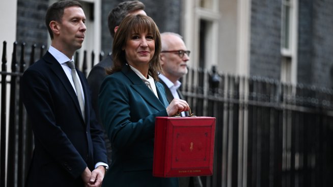 Великобритания повиши данъчното бреме до нов следвоенен връх, за да заздрави финансите