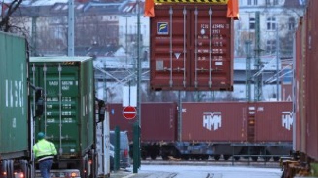 Нарушените вериги за доставка в света се готвят за болезнено възстановяване