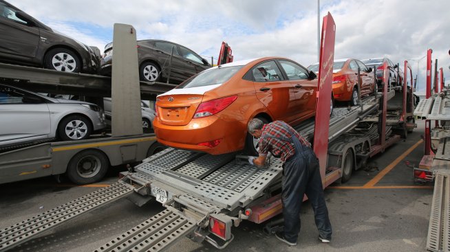 След трудна година руският автомобилен пазар се подготвя за още по-мрачна 2026 г.