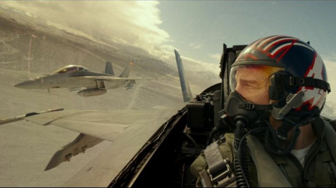 Носталгията по "Топ Гън" донесе 124 млн. долара в дебюта на продължението