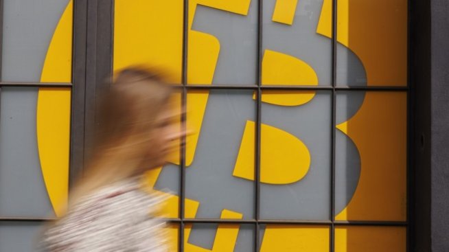 Цената на биткойна показва признаци на възстановяване над 30 хил. долара