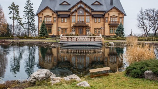 Резиденцията на Янукович посреща гости за Нова година срещу 10 хил. долара