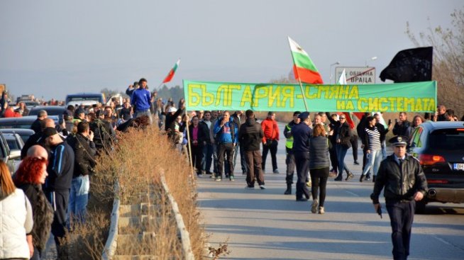 Протести ще се проведат в десетки градове в страната