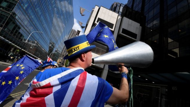 Английските гласоподаватели наказаха водещите партии за хаоса с Brexit